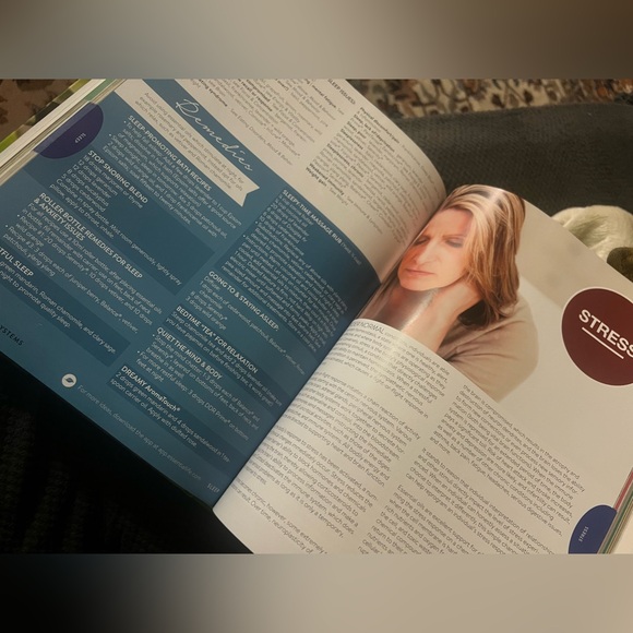 ”The Essential Life” - Essential Oils Guide Manual Book – 6th edition – ENGLISH - Picture 4 of 4